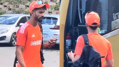 റുതുരാജ് ടീം ബസില്‍ കയറും മുമ്പെ ഡോര്‍ അടച്ചു; ഷാക്കിബാണോ ബസ് ഡ്രൈവറെന്ന് ചോദിച്ച് ആരാധകര്‍