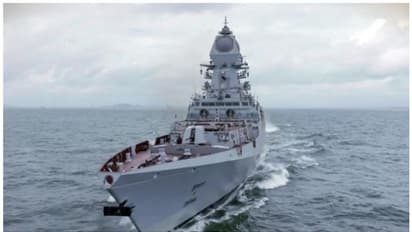 കാണാൻ കഴിയാത്തത്ര ഡെക്കുകളും അപകടകരമായ സെൻസറുകളുമായി അവൻ നീറ്റിലേക്ക്, പാക്കിസ്ഥാന്റെ കാര്യം ഇനി തവിടുപൊടി!