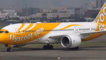 பயணிகளிடம் இருந்து பல லட்சம் திருட்டு.. விமானத்தில் பலே வேலை பார்த்த ஆசாமி - சிங்கப்பூரில் சிக்கியது எப்படி?