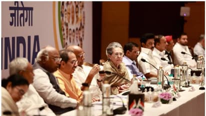 ಇಂಡಿಯಾ ಮೈತ್ರಿಕೂಟಕ್ಕೆ ಸೀಟಿನ ಬಿಕ್ಕಟ್ಟು: ಸೀಟು ಹಂಚಿಕೆಗೂ ಮುನ್ನವೇ ಶಿವಸೇನೆ, ಟಿಎಂಸಿ ಅಪಸ್ವರ; ಜೆಡಿಯುನಲ್ಲಿ ಒಡಕು