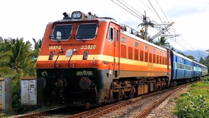 சென்னையில் அதிர்ச்சி சம்பவம்.. ரயில் மோதியதில் 4 பேர் உடல் சிதறி பலி.. நடந்தது என்ன?