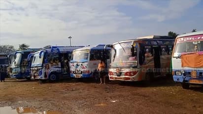ശബരിമല വാഹനങ്ങൾ പിടിച്ചിട്ടു; പത്തനംതിട്ടയിൽ പൊലീസും ദേവസ്വം ബോര്ഡംഗവും തമ്മിൽ നടുറോഡിൽ വാക്പോര്