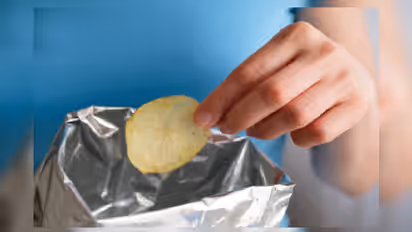 தொழிலதிபரை சிப்ஸ் கொடுத்து ஏமாற்றிய ஸ்டெஃப் மிஸ்!  ரூ.95 லட்சத்தை அபேஸ் செய்த விர்சுவல் தோழி!