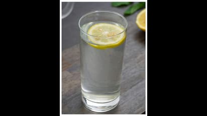 Weight Loss Tips: లెమన్ వాటర్ తాగితే నిజంగా బరువు తగ్గుతరా?  