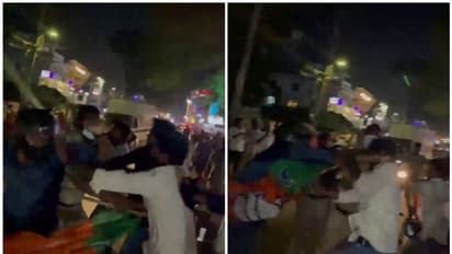 മുഖ്യമന്ത്രിക്കെതിരെ കരിങ്കൊടി; തടയാൻ ശ്രമിച്ച ഡിവൈഎഫ്ഐക്കാരെ കൊടി കെട്ടിയ വടി കൊണ്ട് അടിച്ച് യുവമോർച്ച