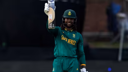 ഉദിച്ചുയര്ന്ന് ദക്ഷിണാഫ്രിക്കയുടെ പുത്തന് താരം ടോണി ഡി സോര്സി, സെഞ്ചുറി! ഇന്ത്യക്കെതിരെ കൂറ്റന് ജയം