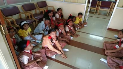 ಉತ್ತರಕನ್ನಡ: ಫೀಸ್ ಕಟ್ಟದ್ದ ಮಕ್ಕಳನ್ನು ಹೊರಗೆ ಕೂರಿಸಿದ ಶಾಲೆ, ಪೋಷಕರ ಆಕ್ರೋಶ