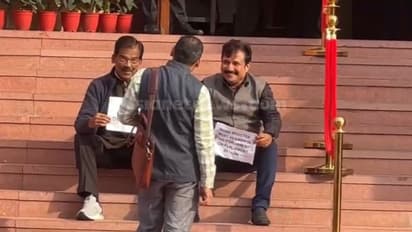 ലോക്സഭയിലെ പ്രതിഷേധം: എഎം ആരിഫിനെയും തോമസ് ചാഴികാടനെയും സസ്പെന്റ് ചെയ്തു