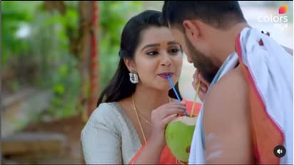 ರೋಡ್‌ನಲ್ಲಿ ಚಾರು-ರಾಮಾಚಾರಿ ರೊಮಾನ್ಸ್ ; ನಾವೂ ಎಳನೀರು ಮಾರೋಕೆ ಹೋಗ್ತೀವಿ ಅಂತಿದಾರೆ ಕಾಲೇಜ್ ಹುಡುಗ್ರು!