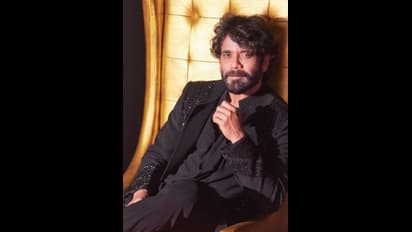 ಅಬ್ಬಬ್ಬಾ! ಬಿಗ್ ಬಾಸ್‌ ಫಿನಾಲೆಯಲ್ಲಿ 1 ಲಕ್ಷ ರೂ. ಬಟ್ಟೆ ಧರಿಸಿದ ನಾಗಾರ್ಜುನ; ಫೋಟೋ ನೋಡಿ ನೆಟ್ಟಿಗರು ಶಾಕ್ 