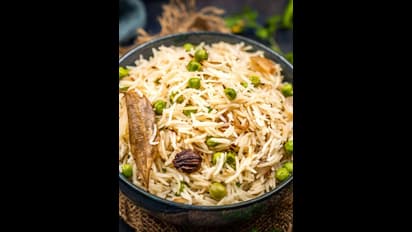 செம்ம சுவையான தேங்காய் பால் பட்டாணி பிரியாணி.. ரெசிபி இதோ!