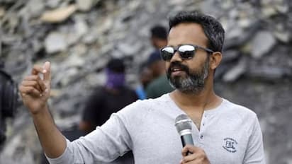 ಪ್ರಭಾಸ್-ಶಾರುಖ್ ಫ್ಯಾನ್ಸ್ ಸೋಷಿಯಲ್ ವಾರ್ ಬಗ್ಗೆ ಕೊನೆಗೂ ಬಾಯ್ಬಿಟ್ಟ ಪ್ರಶಾಂತ್‌ ನೀಲ್!