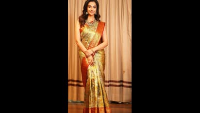 జస్ట్ లుకింగ్ లైక్ వావ్ అనిపించే చీరలు ఇవి..!