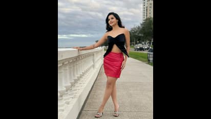 ట్రెండీ అవుట్ ఫిట్ లో అషురెడ్డి బెస్ట్ లుక్ ఇదే.. అయస్కాంతంలా లాగేస్తున్న ఫోజులకు నెటిజన్లు ఫిదా 