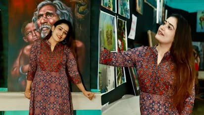 വരകൾ ആസ്വദിച്ച് അനുമോൾ, വൈറലായി ചിത്രങ്ങൾ