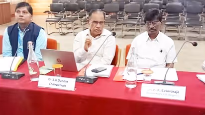  ರೇಷ್ಮೆ ಕೃಷಿಯಲ್ಲಿ ಮತ್ತಷ್ಟು ಸಂಶೋಧನೆ ಅಗತ್ಯ : ಡಾ.ಎಸ್.ಬಿ. ದಂಡಿನ್ 