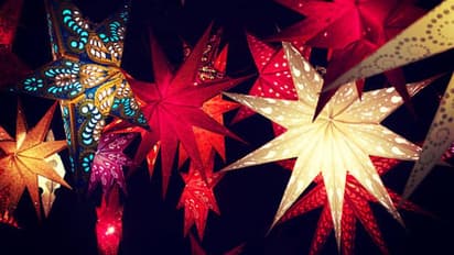 'സ്റ്റാറുകൾ തൂക്കുമ്പോള്‍ ഇക്കാര്യങ്ങൾ ശ്രദ്ധിക്കുക, അല്ലെങ്കിൽ ജീവനും സ്വത്തിനും അപകടം'; മുന്നറിയിപ്പ്