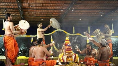 Isha Yoga : ஆதியோகி முன் நடைபெற்ற சக்திமிக்க சப்தரிஷி ஆரத்தி!