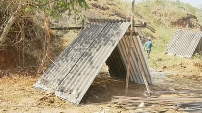 ಕೊಡಗು: ಸೂರಿಗಾಗಿ ಶೆಡ್ಡು ಹಾಕಿ ಕುಳಿತ 80 ಕುಟುಂಬಗಳು, ಭೂಮಿ ತನ್ನದೆಂದು ಅಧಿಕಾರಿಗಳ ಮೊರೆ ಹೋದ ವ್ಯಕ್ತಿ