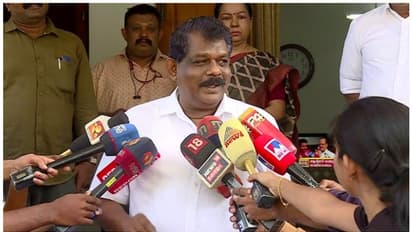 ഒന്ന് 3600 രൂപ, മറ്റൊന്ന് 2800, 'പുതിയ' വിലയിട്ട് സർക്കാർ! സ്ഥാനമൊഴിഞ്ഞ മന്ത്രിക്കും പിഎസിനും പഴയ മൊബൈൽ നൽകും