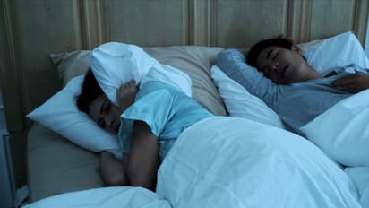 കൂർക്കംവലി അകറ്റാൻ പരീക്ഷിക്കാം ഈ എട്ട് വഴികൾ...