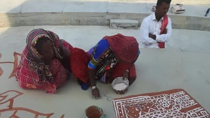 मंदिर और गुरूद्वारे के फूल बन गए  रोज़गार का जरिया