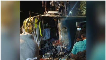 നിലയ്ക്കലിൽ ശബരിമല തീർത്ഥാടകരുടെ വാഹനം മറിഞ്ഞു; 13 പേർക്ക് പരിക്ക്, 2 പേരുടെ നില ഗുരുതരം