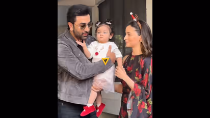 ಮೊದಲ ಬಾರಿಗೆ ಮಗಳ ಮುಖ ತೋರಿಸಿದ ರಣಬೀರ್ ಆಲಿಯಾ : ಅಜ್ಜ ರಿಷಿ ಕಪೂರ್‌ಗೆ ಹೋಲಿಸಿದ ಫ್ಯಾನ್ಸ್‌