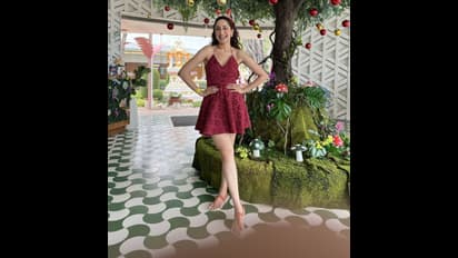   ఈ స్టార్ హీరోయిన్స్ క్రిస్మస్ ఎలా సెలెబ్రేట్ చేసుకున్నారో చూడండి..! ట్రెండీ బట్టల్లో కట్టిపడేసిన ముద్దుగుమ్మ