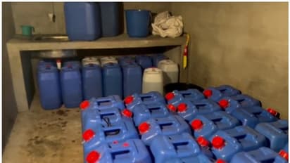 കോഴി ഫാമിന്‍റെ മറവിൽ വ്യാജ മദ്യ നിർമാണകേന്ദ്രം; ബിജെപി മുൻ പഞ്ചായത്തംഗം അടക്കം രണ്ട് പേര്‍ അറസ്റ്റിൽ