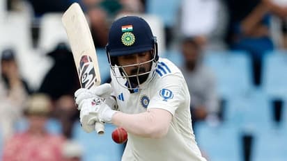 ഫിഫ്റ്റി പോലുമില്ല! ഇന്ത്യ ഇന്ത്യ എയ്ക്കെതിരെ ലീഡെടുത്ത് ഇന്ത്യ ബി; രണ്ടാം ഇന്നിംഗ്സില്‍ തകര്‍ച്ച