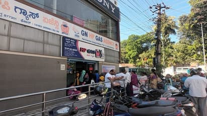 ಸುಳ್ಳು ಸುದ್ದಿ ನಂಬಿ ಕೆವೈಸಿಗಾಗಿ ಗ್ಯಾಸ್ ಏಜೆನ್ಸಿಗೆ ಜನರ ಲಗ್ಗೆ..!