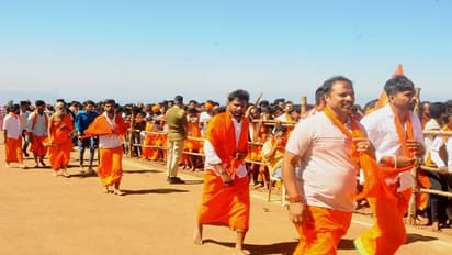 ಚಿಕ್ಕಮಗಳೂರು: ದತ್ತ ಜಯಂತಿಗೆ ಶಾಂತಿಯುತ ತೆರೆ, ಮಾಲಾಧಾರಿಗಳಿಗೆ ಪಾದುಕೆ ದರ್ಶನ