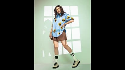 ಮದುವೆಯಾಗಿ ಮಗು ಇದ್ದರೂ ಮತ್ತೆ ಶಾಲೆಗೆ ಹೋಗುತ್ತಾರಂತೆ ಮಗಧೀರ ನಟಿ: ಮಿನಿ ಸ್ಕರ್ಟ್‌ನಲ್ಲಿ ಕಾಜಲ್ ಕಂಡು ಫ್ಯಾನ್ಸ್‌ ಅಚ್ಚರಿ!