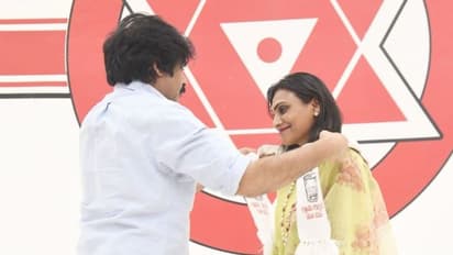 జనసేన పార్టీలో చేరిన చైతన్య ... ఈమె బ్యాగ్రౌండ్ చాలా పెద్దదేగా..!