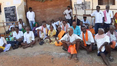 ತುಮಕೂರು :  ರಾಗಿ ಖರೀದಿ  ನೋಂದಣಿ ಸ್ಥಗಿತ: ರೈತರ ಪ್ರತಿಭಟನೆ