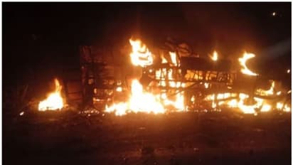മധ്യപ്രദേശില് ബസ് ട്രക്കിലിടിച്ച് തീപിടിച്ച് കത്തി; 13 മരണം, ഫിറ്റ്നസില്ലാത്ത ബസ് ബിജെപി നേതാവിന്റേത്