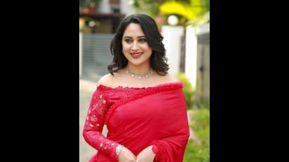 ಕ್ರಿಸ್‌ಮಸ್‌ಗೆ ರೆಡ್‌ ಸ್ಯಾರಿಯಲ್ಲಿ ಮಿಂಚಿದ ನಟಿ, ಹೇಗಿಷ್ಟು ಕ್ಯೂಟಾಗಿದ್ದೀರಿ ಕೇಳಿದ ಫ್ಯಾನ್ಸ್‌!