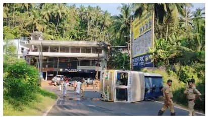 കൊടുവള്ളിയിൽ തിന്നറുമായി പോവുകയായിരുന്ന ടാങ്കർ ലോറി മറിഞ്ഞു