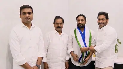 രാഷ്ട്രീയത്തില് രണ്ടാം ഇന്നിംഗ്സ് തുടങ്ങി അംബാട്ടി റായുഡു, വൈഎസ്ആർ കോൺഗ്രസിൽ ചേർന്നു