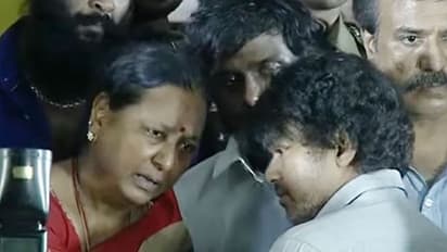 கேப்டன் விஜயகாந்த் உடலுக்கு இறுதி அஞ்சலி செலுத்திய தளபதி விஜய்