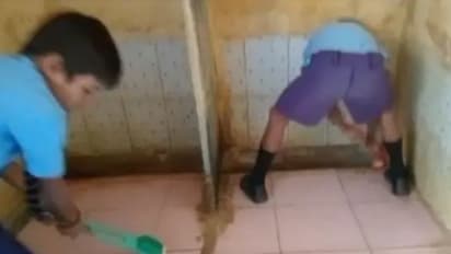 ಮಕ್ಕಳಿಂದ ಶೌಚಾಲಯ ತೊಳಿಸಿದರೆ ಎಫ್ಐಆರ್: ಎಂಟು ಅಂಶಗಳ ಸುತ್ತೋಲೆಯಲ್ಲೇನಿದೆ?