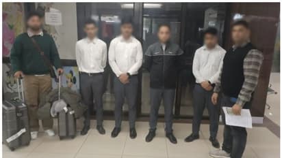 ചെക്ക്ഇൻ ചെയ്ത ശേഷം വിമാനത്തിൽ കയറാതെ യാത്രക്കാരൻ; പരിശോധനയിൽ കണ്ടെത്തിയത് വൻ തട്ടിപ്പ്, 4 ജീവനക്കാരും പിടിയിൽ