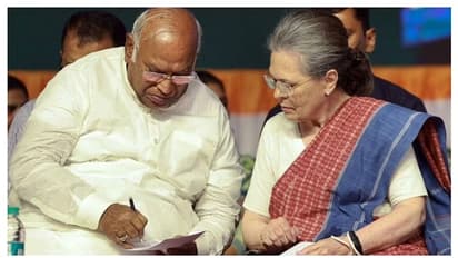 രാഹുലിന്റെയും പ്രിയങ്കയുടെയും സ്ഥാനാര്‍ത്ഥിത്വത്തിൽ അനിശ്ചിതത്വം: കോൺഗ്രസ് തെരഞ്ഞെടുപ്പ് സമിതി യോഗം തുടരും