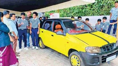 ഡ്രൈവർ വേണ്ട, നിർദേശങ്ങൾ മൊബൈലില് നൽകിയാൽ കുതിച്ച് പായും കുഞ്ഞന് കാറുമായി മലപ്പുറത്തെ 2 മിടുക്കന്മാർ