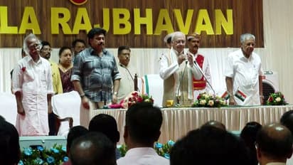 ഗവർണറുടെ ചായസല്‍ക്കാരം കൂട്ടത്തോടെ ബഹിഷ്കരിച്ച് മന്ത്രിമാർ, പങ്കെടുത്തത് പുതിയ മന്ത്രിമാരും എകെ ശശീന്ദ്രനും 