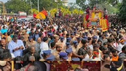 விஜயகாந்த் உடலை வட்டமிட்டு ஆசீர்வதித்த கருடன்.. மெய்சிலிர்க்க வைக்க வைக்கும் காட்சி..