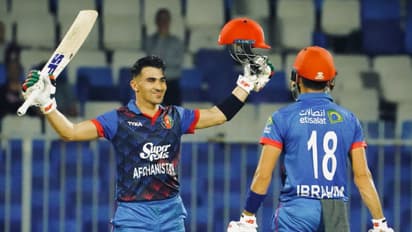 బౌలర్లను ఉతికిపారేసిన యంగ్ ప్లేయర్.. 50 బంతుల్లోనే సెంచరీ