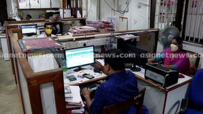 രണ്ട് മന്ത്രിമാര് രാജിവച്ചു, 27 പേഴ്സണൽ സ്റ്റാഫ് അംഗങ്ങൾക്ക് ഇനി ആജീവനാന്ത പെൻഷൻ; സര്ക്കാരിന് വൻ ബാധ്യത