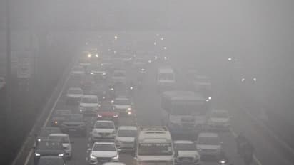 வட இந்தியாவில் அடர்ந்த பனிமூட்டம்.. ரெட் அலெர்ட் விடுத்த IMD - விமானம் மற்றும் ரயில்கள் இயக்குவதில் சிக்கல்!